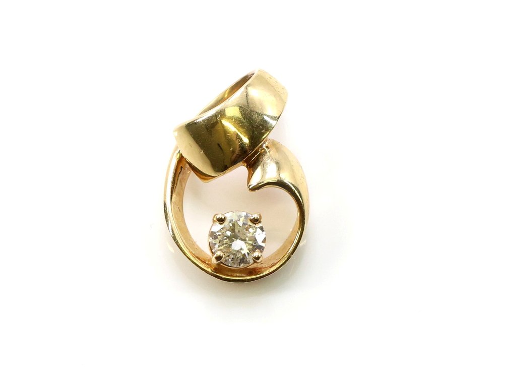 14k YG Diamond Pendant