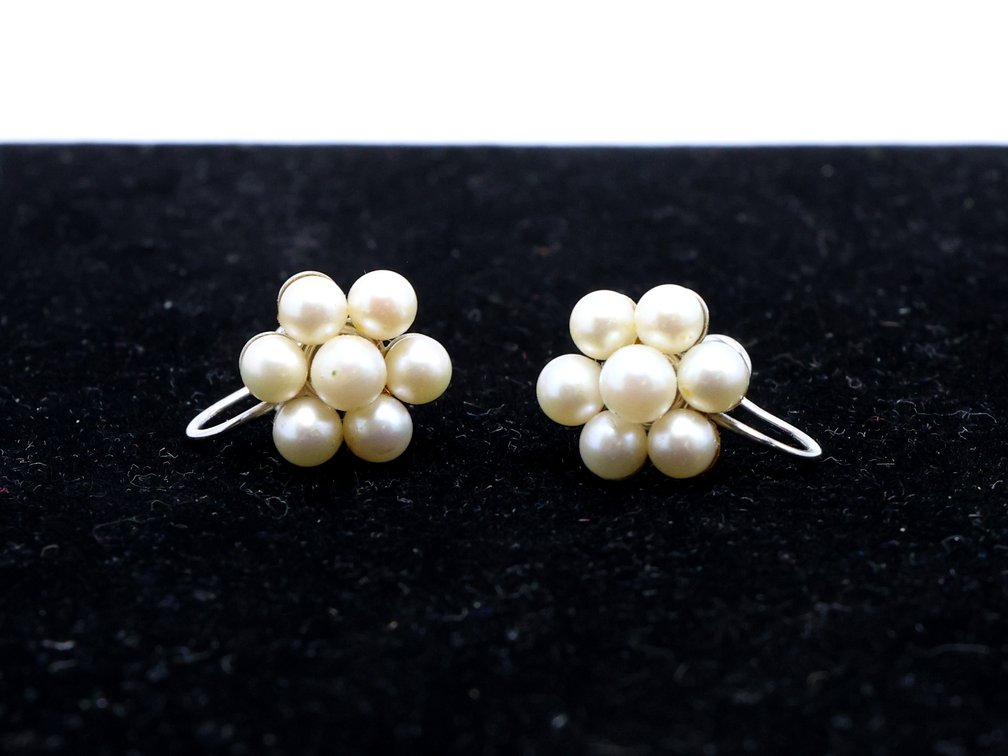 14k WG Pearl Earrings