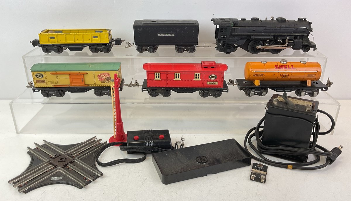 Lionel O-Gauge Train Cars and Accessories