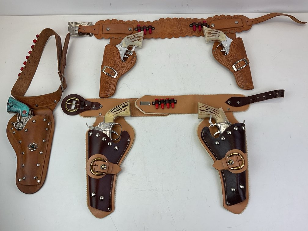 Collector Vintage Cap Guns And Holster Rigs