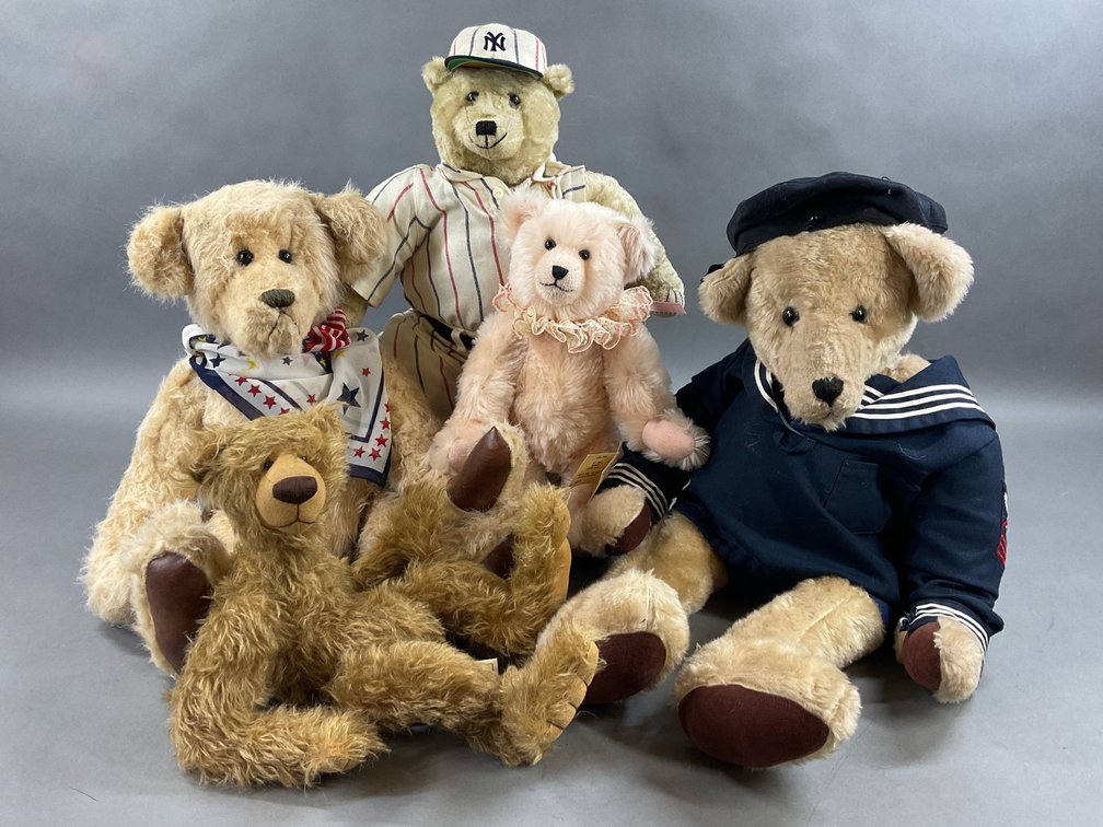 Image for LOT OF BEARS.