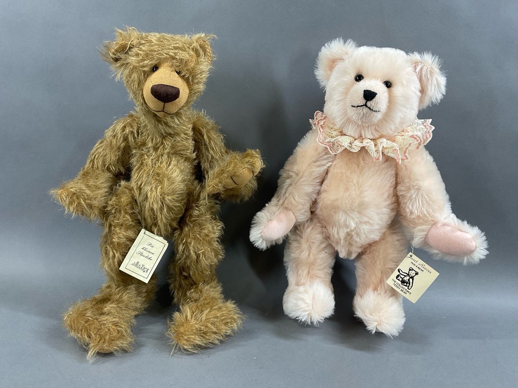 Image for LOT OF BEARS.