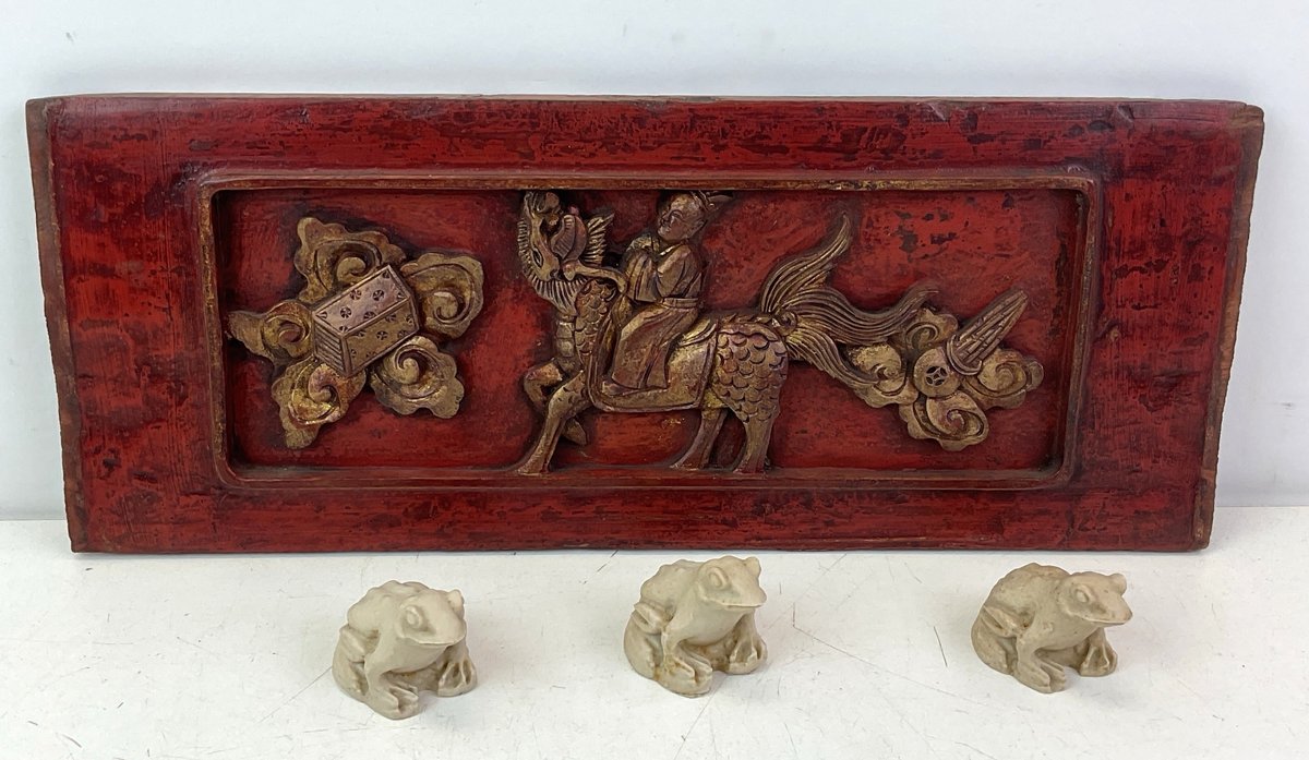 Chinese Carved Wood Panel With Stone Frog Figurines