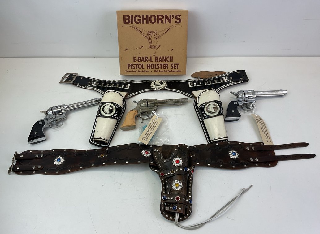Collector Vintage Cap Guns And Holster Rigs