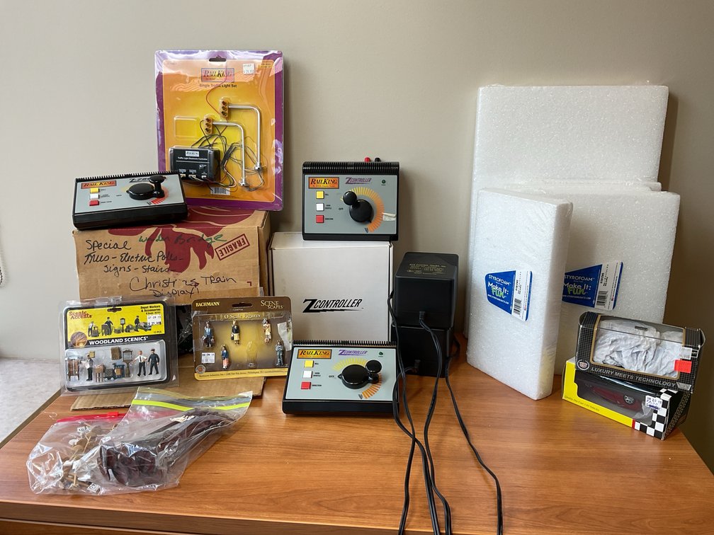 MTH RailKing Transformers and Train Accessories