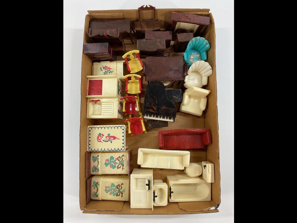 Image for 1950's-1960's DOLLHOUSE FURNITURE.
