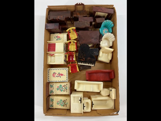 Image for 1950's-1960's DOLLHOUSE FURNITURE.