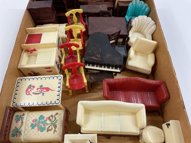 Image for 1950's-1960's DOLLHOUSE FURNITURE.