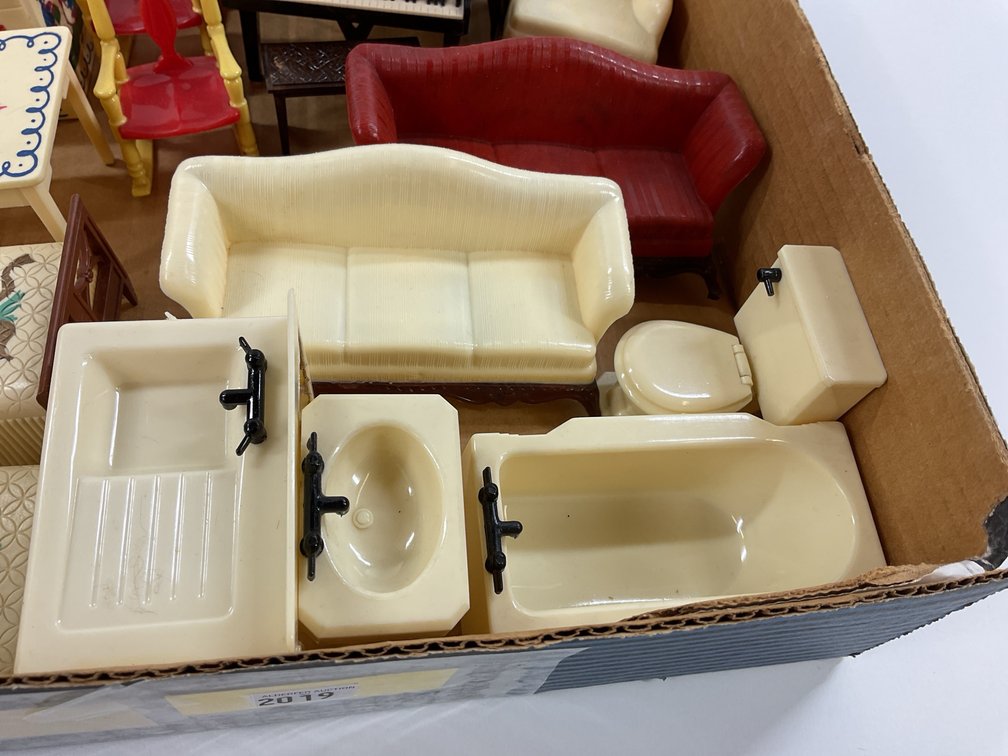 Image for 1950's-1960's DOLLHOUSE FURNITURE.