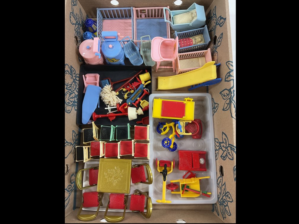 Image for 1950's-1960's DOLLHOUSE FURNITURE.