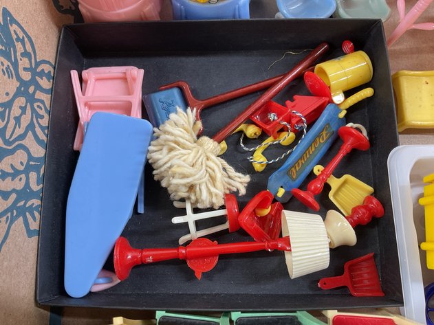Image for 1950's-1960's DOLLHOUSE FURNITURE.