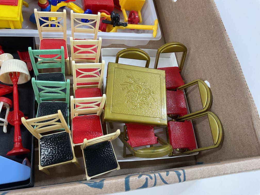 Image for 1950's-1960's DOLLHOUSE FURNITURE.