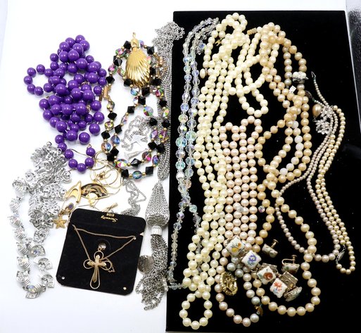 Image for Costume Necklaces