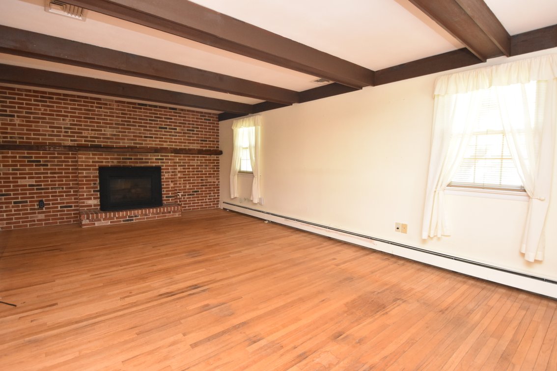 Image for Sale Pending | Real Estate For Sale | 571 Township Line Rd, Telford PA 18969