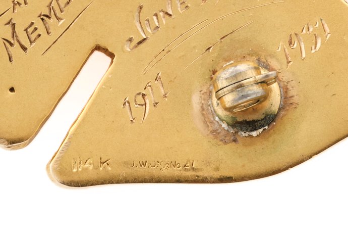 Image for 14K Gold FDNY 20 Year Service Presentation Badge