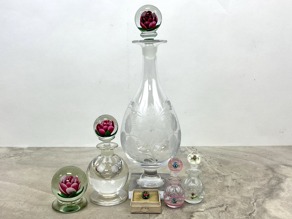 Otto Carl Banks & Art Glass Crimped Rose Collectibles
