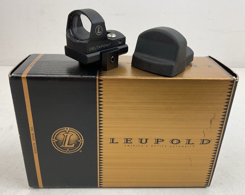 Leupold DeltaPoint 7.5 MOA Reflex Sight with Mount and Box