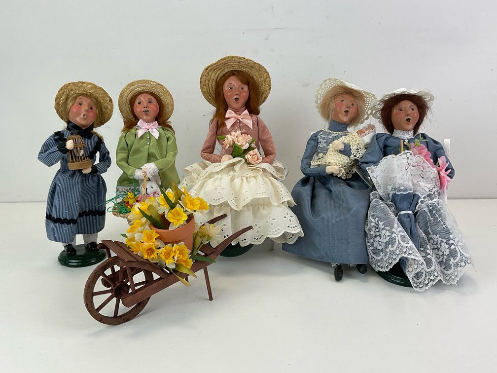 Byer's Choice Figures