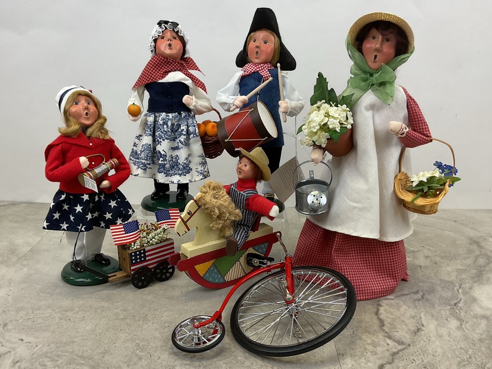 Byer's Choice Carolers