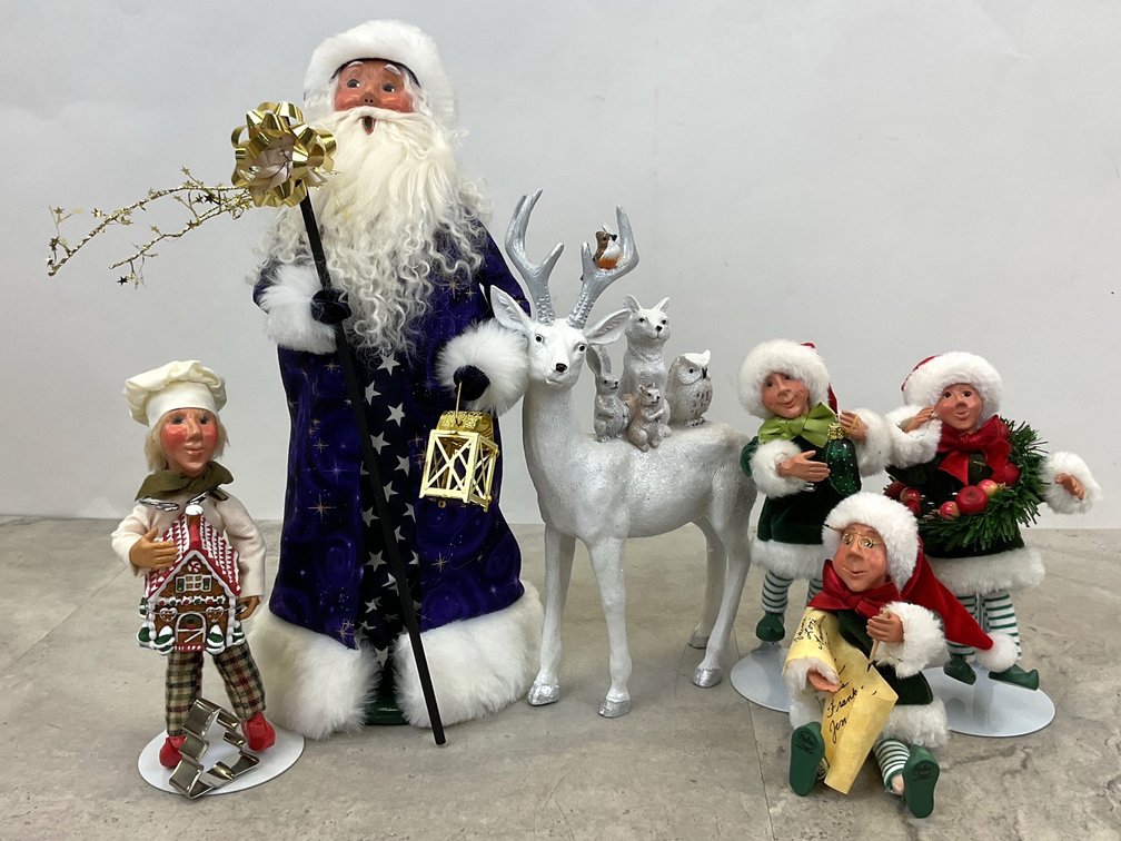 Byer's Choice Carolers