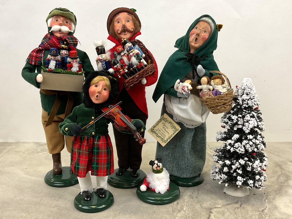 Byer's Choice Carolers