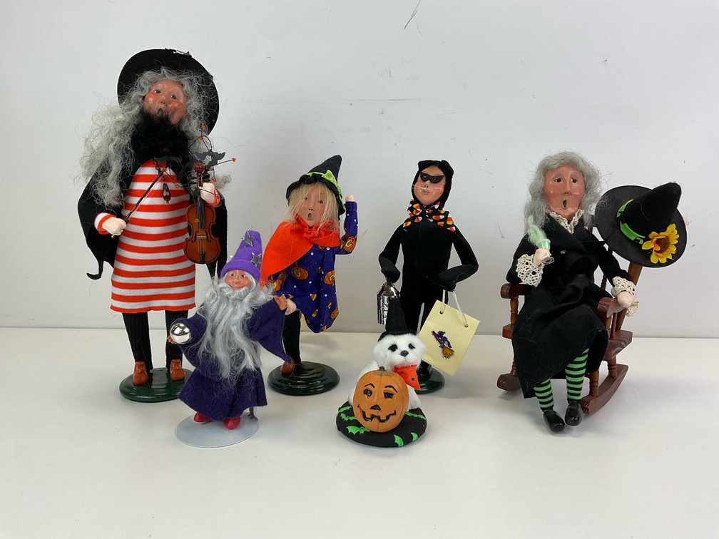 Byer's Choice Halloween Carolers