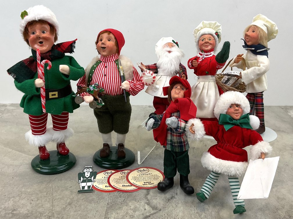 Byer's Choice Carolers & Kindles