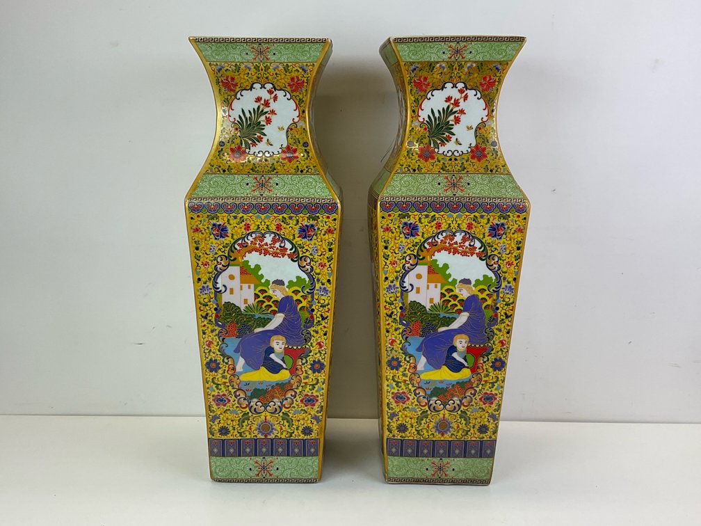 Chinese Export Porcelain Vases