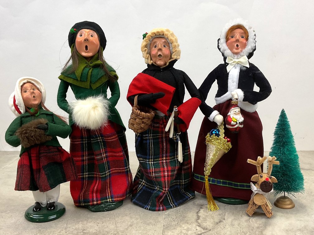 Byer's Choice Carolers