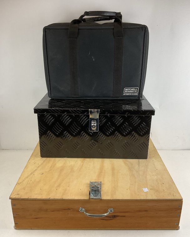 Diamond Plate Tool Box, Wooden Case, and Soft Case (3)