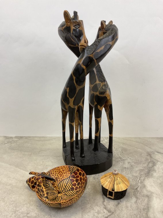 Giraffe Sculpture & Handcrafted Pieces