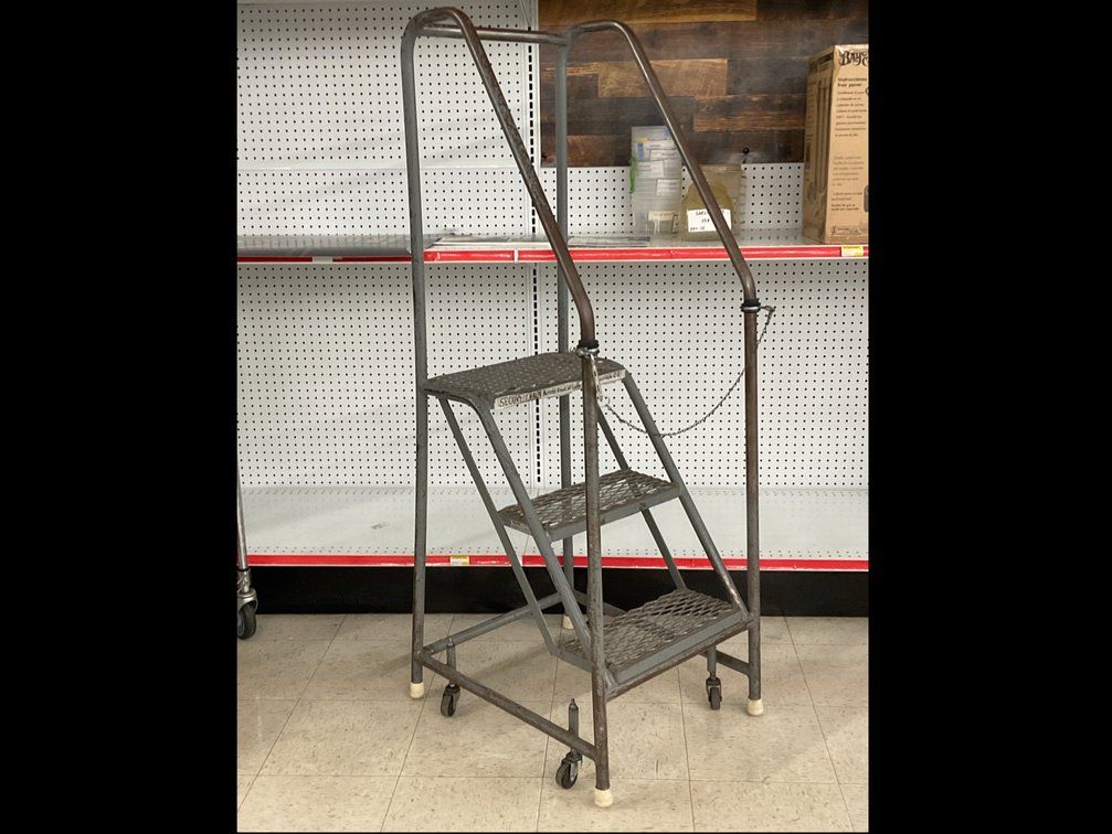 Tri-Arc Steel Rolling Safety Ladder