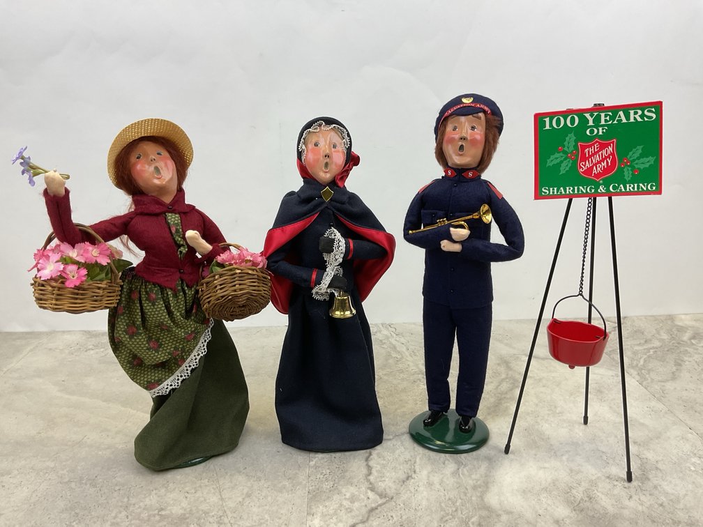 Byers' Choice Carolers
