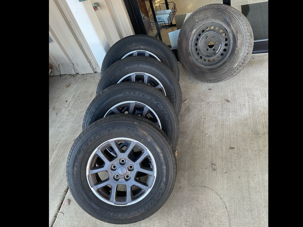 Bridgestone Dueler H/T Tires and Jeep Wheels