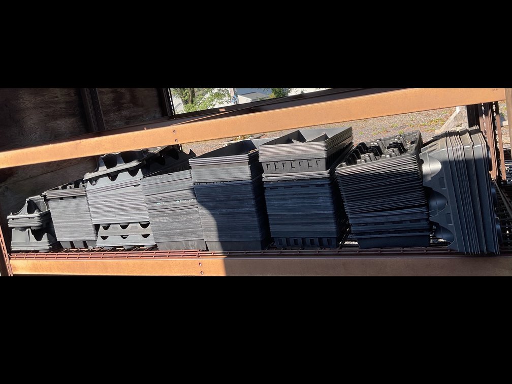 Black Plastic Nursery Flats and Plant Pot Carry Trays