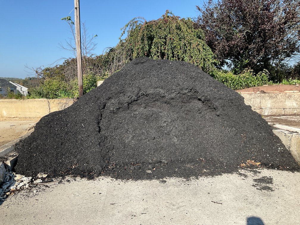 Black Dyed Wood Mulch 5 Yards