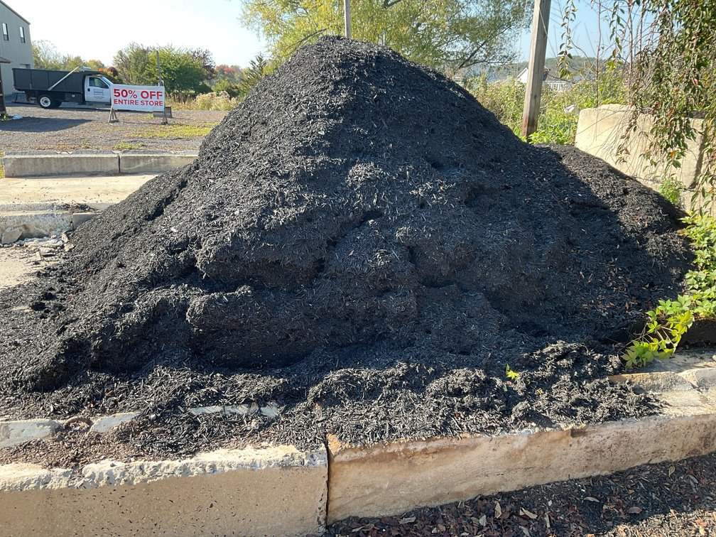 Black Dyed Wood Mulch 5 Yards
