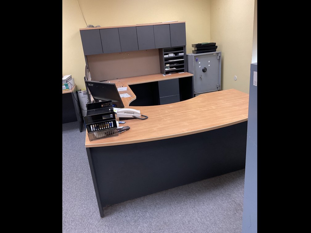 Artopex Executive Desk with Hutch
