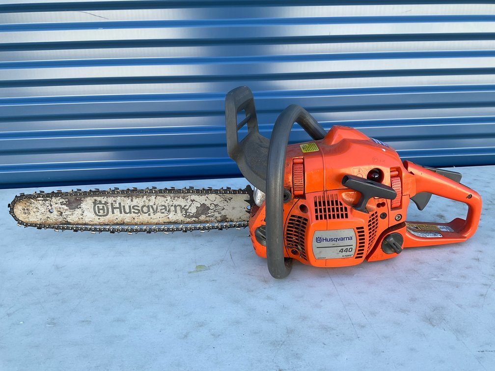 Husqvarna 440 X-Torq Gas-Powered Chainsaw