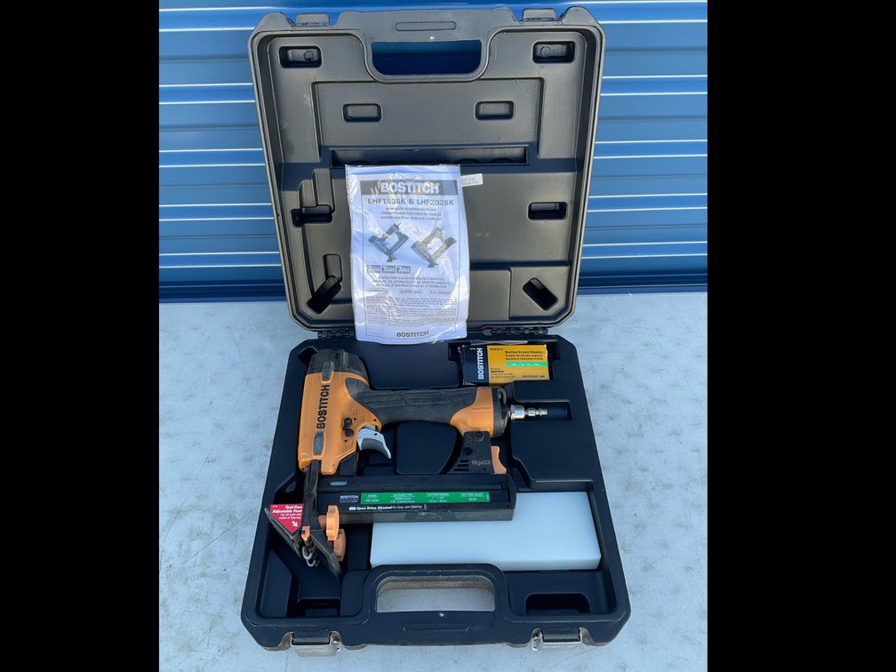 Bostitch EHF1838K Pneumatic Hardwood Flooring Stapler