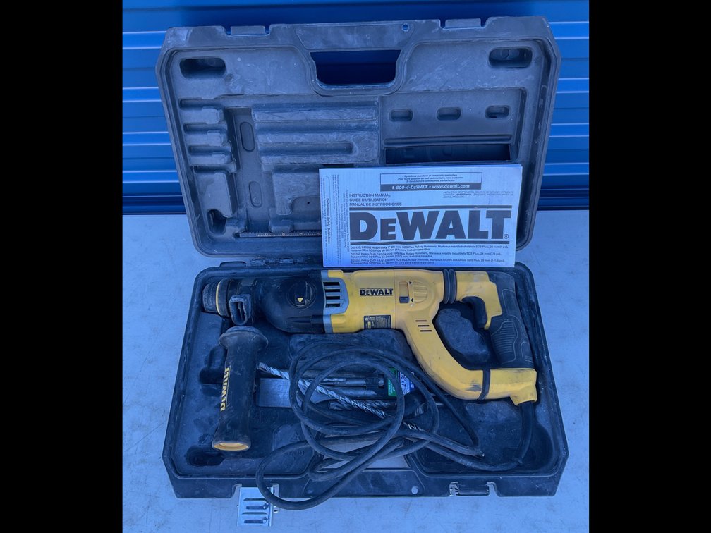 DeWalt D25263K 1 1/8-Inch Rotary Hammer Drill Kit