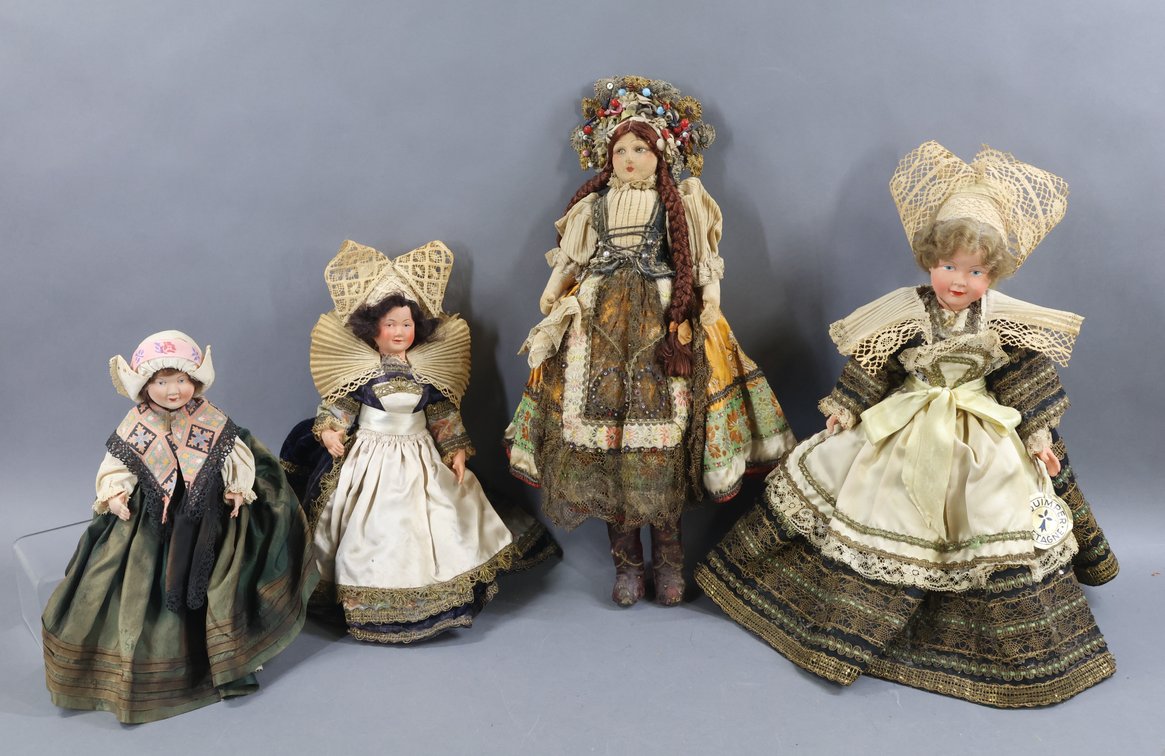 DOLLS REPRESENTING OTHER COUNTRIES.