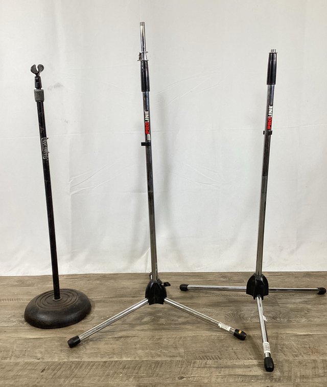 3 Microphone Stands