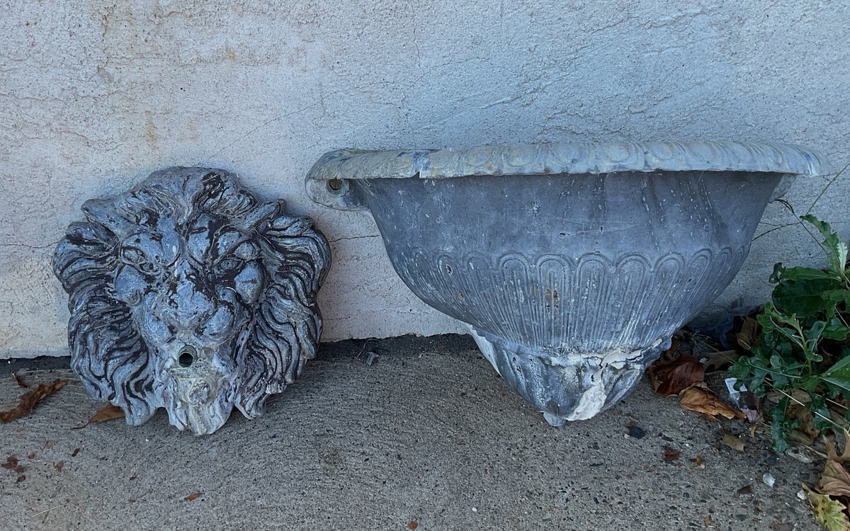 Lion Head Wall Fountain Spout & Basin