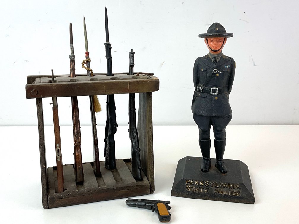 Pennsylvania State Police Figurine and Miniature Gun Rack with Guns