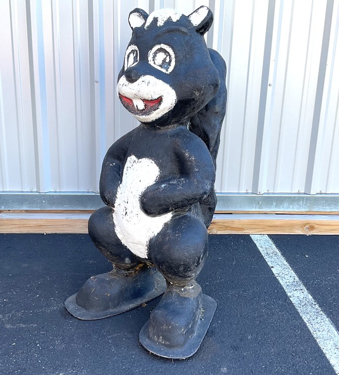Display Skunk Figure
