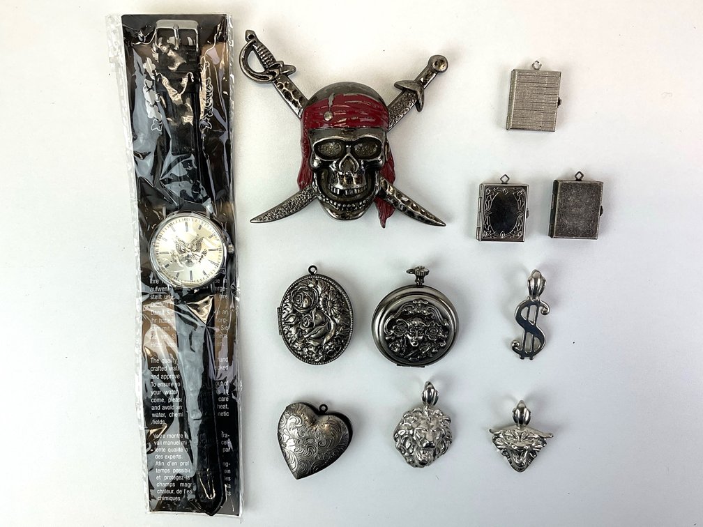 Assorted Accessories