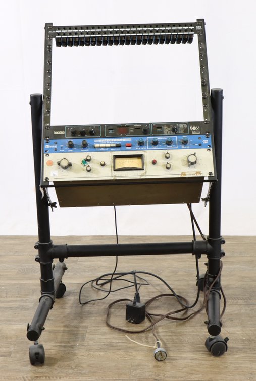 Lot of 4 Electronics with 12 Space Rack Stand