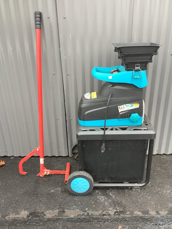 Electric Wood Chipper Shredder and Log Jack
