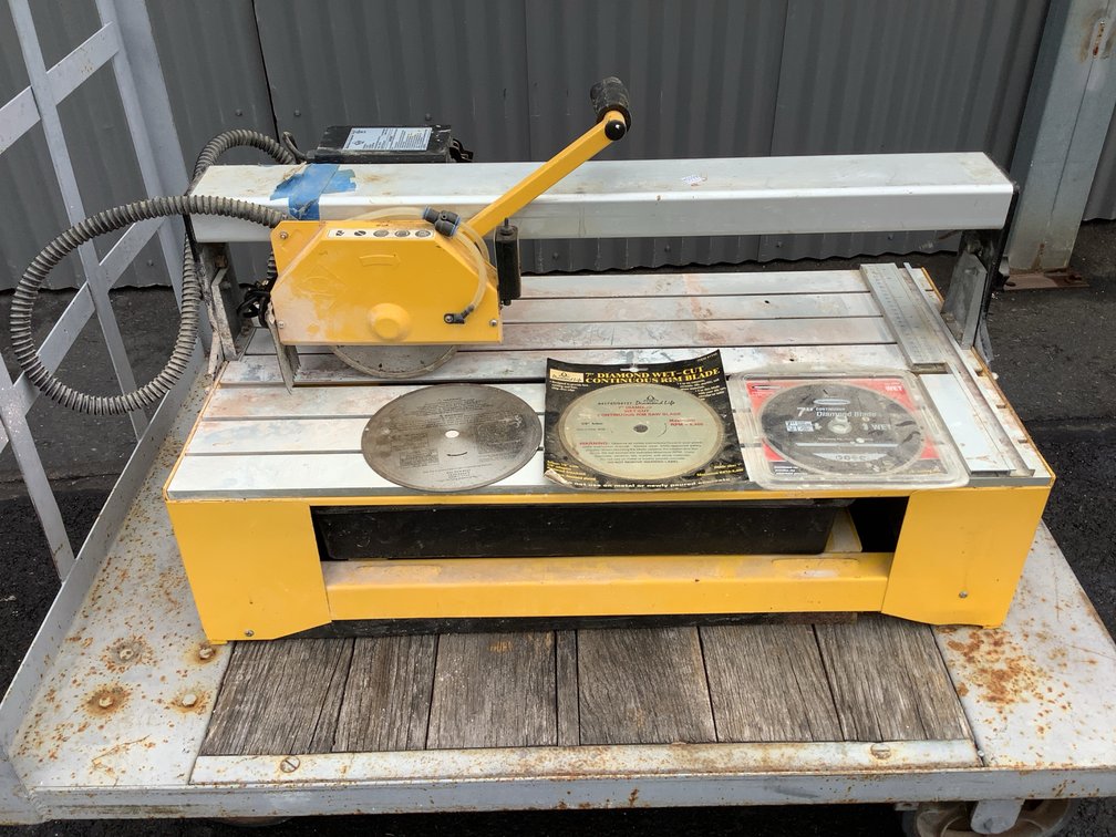 Wet Tile Saw with Blades